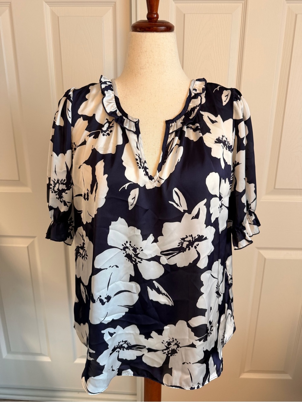 Women’s Navy and White Floral Split-Neck Blouse